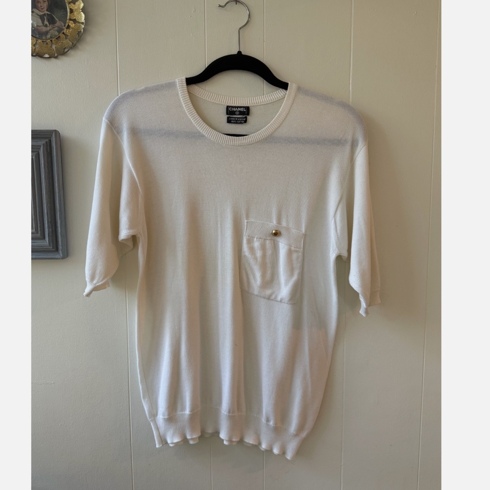 Share Vintage Women's Ivory Chanel Short Sleeve Knit Tee Pocket Gold Button